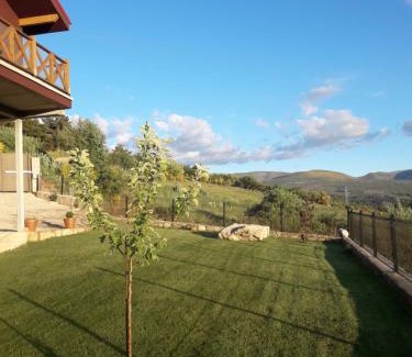 Hoyos del Espino Chalet De Esquí | Casa Rural Alta Ladera