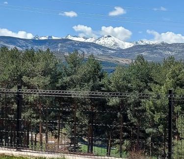 Hoyos del Espino Chalet De Esquí | Casa Rural Alta Ladera