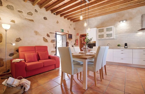 Pájara Casa | "Casa Rural Andresito" con vistas a la montaña, piscina, Wi-Fi y terraza