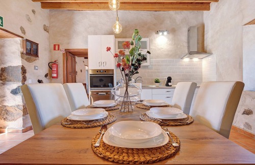 Pájara Casa | "Casa Rural Andresito" con vistas a la montaña, piscina, Wi-Fi y terraza