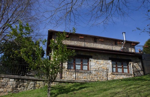 Menaka Cabaña | Casa rural BEKOABADENE,a 10 min de Gaztelugatxe y 20 de Bilbao.Ideal para grupos