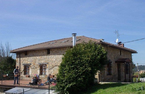 Menaka Cabaña | Casa rural BEKOABADENE,a 10 min de Gaztelugatxe y 20 de Bilbao.Ideal para grupos