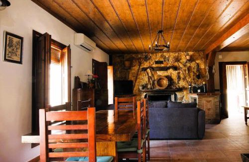 Riogordo Casa | Casa rural con barbacoa y piscina