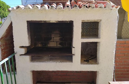 Escalona Chalet De Esquí | Casa rural con piscina, barbacoa y parque infantil