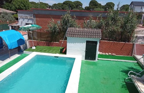 Escalona Chalet De Esquí | Casa rural con piscina, barbacoa y parque infantil
