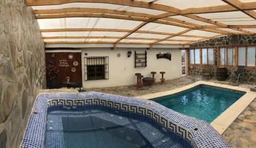 Sayalonga Chalet De Esquí | Casa rural Cristina- Piscina climatizada