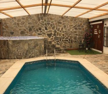 Sayalonga Chalet De Esquí | Casa rural Cristina- Piscina climatizada