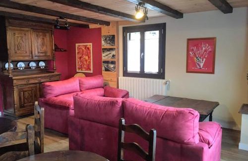 Isaba Casa | Casa rural ELURKOIA