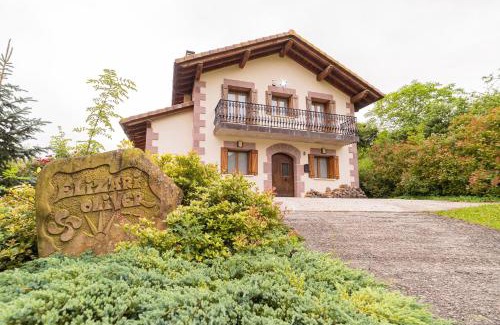 Bizkarreta-Gerendiain Casa | Casa rural Gibelea y Gibelea Txiki