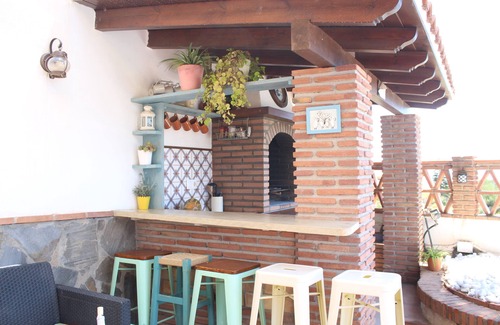 Molvizar Cabaña | CASA RURAL JULIA Y CHLOÉ A 10 MINUTOS EN COCHE A SALOBREÑA. Es necesario coche.