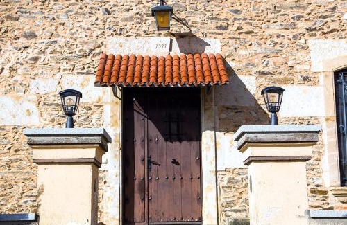 Vega de Tirados Casa | Casa Rural La Torrecilla con PISCINA PRIVADA