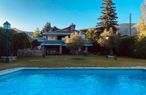 Bustarviejo Chalet De Esquí | Casa Rural LOS TINES