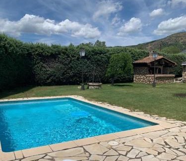 Bustarviejo Chalet De Esquí | Casa Rural LOS TINES