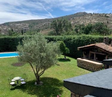 Bustarviejo Chalet De Esquí | Casa Rural LOS TINES