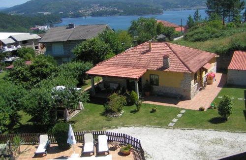 Santa Cristina de Cobres Casa | Casa Rural Pontevedra con piscinajardínbarbacoa