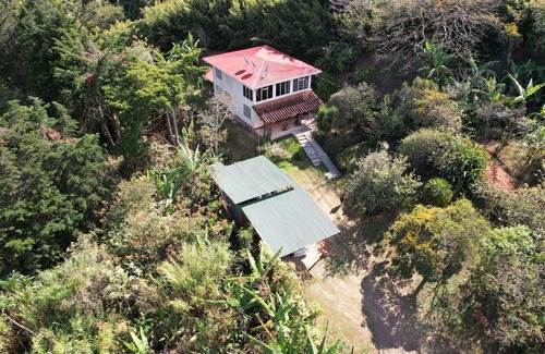 Salitrillos Cabaña | Casa Rural Tradicional Costarricense, Clima muy Agradable