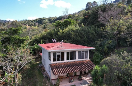 Salitrillos Cabaña | Casa Rural Tradicional Costarricense, Clima muy Agradable