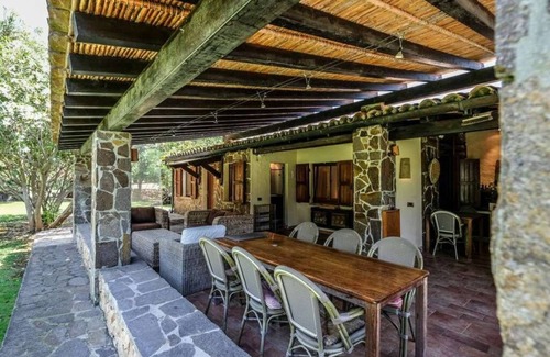 Chia Cabaña | Casa Rustico, gran piscina, a 350 metros de la playa, junto al río.