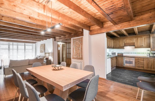 Casarilh Chalet De Esquí | Casa Salient by Totiaran, fabulosa casa familiar en el pueblo de Casarilh