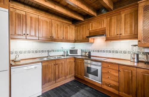 Casarilh Chalet De Esquí | Casa Salient by Totiaran, fabulosa casa familiar en el pueblo de Casarilh
