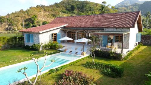 Selong Belanak Apartamento | Casa Samudra - charming & spacious villa by the sea surrounded by nature