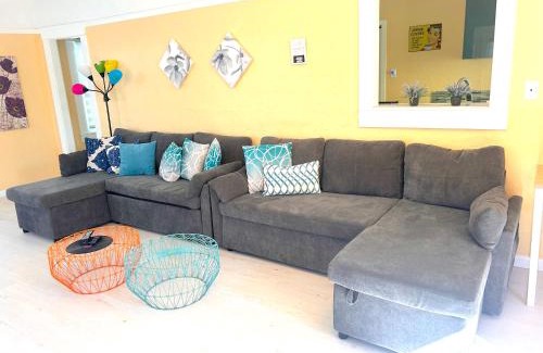 Bridgeview Apartamento | Casa San Diego - Spacious Getaway with Backyard, Firepit, Kid Zone
