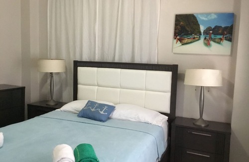 Isabel II Apartamento | Casa San Juan toda apartamento en el centro de Vieques / Wi-Fi y Netflix