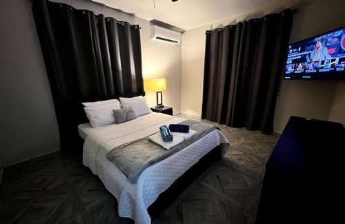 San Anton Casa | Casa Serena B, Modern Apt w. Private Jacuzzi