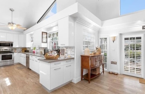 Garden Isles Casa | Luxury Waterfront Villa W/Private Pool- 3br 2 bath