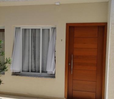 Balneario Cidade Atlantica Casa | CASA SETE ENSEADA AR COND Suíte E ESTACIONAMENTO GRÁTIS e uma ótima localização na enseada