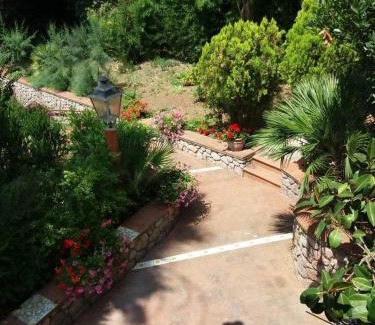Tiberio Apartamento | Casa Silvana 2 Casa con giardino by ItaliaHost