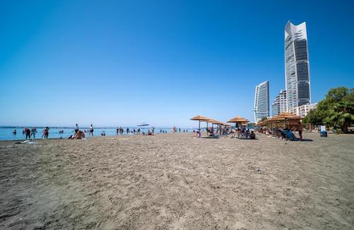 Neapolis Apartamento | Casa Sol 3BR Apartment, Balcony, 5Gbps WiFi, Walk to Beach & Shops