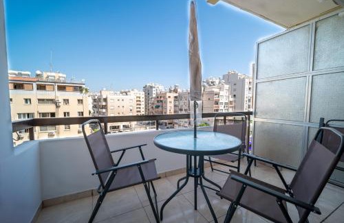 Neapolis Apartamento | Casa Sol 3BR Apartment, Balcony, 5Gbps WiFi, Walk to Beach & Shops