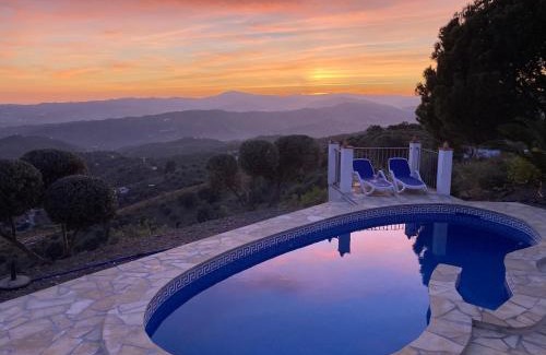 Canillas de Aceituno Casa | Casa Soleada Holiday Fully private Villa