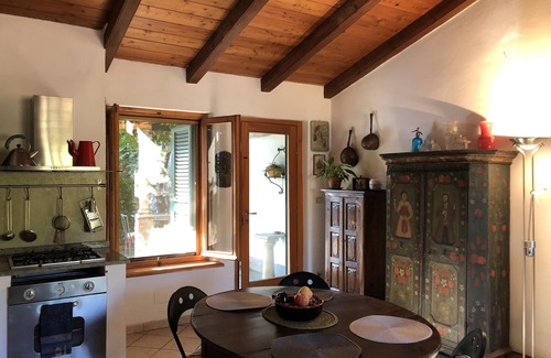 Asti Cabaña | Casa Sonny: casa de campo en un jardín mágico a 3 km del centro histórico de Asti