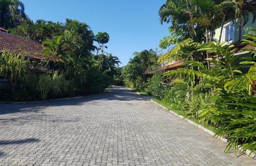 Camburi Casa | Casa sossegada ao lado da natureza e do mar