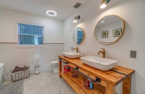 Central Sarasota Casa | Casa Stellata downtown Sarasota 3 Blocks to Bay