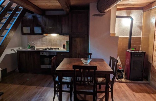 Bellino Casa | Casa su due Piani, Animali Benvenuti, nel Cuore di un Borgo Occitano