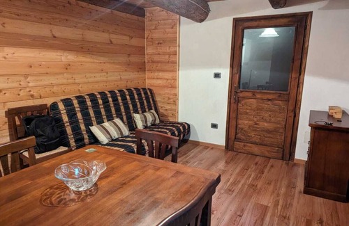 Bellino Casa | Casa su due Piani, Animali Benvenuti, nel Cuore di un Borgo Occitano