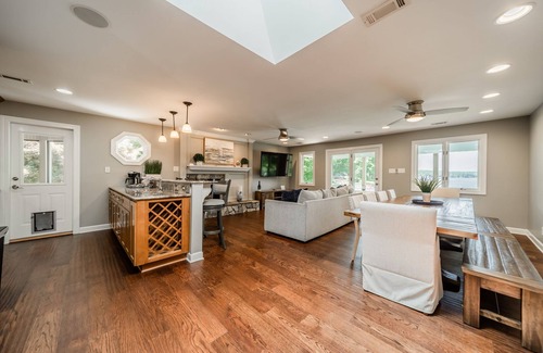 Troutman Casa | Casa Sul Lago by SoCharm | Lakefront Retreat