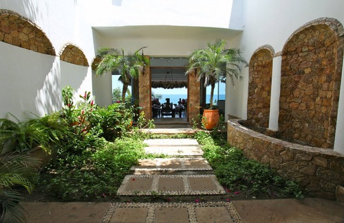 Punta Negra Villa | CASA SUSPIRO: Villa de lujo frente al mar en la playa de arena blanca con personal