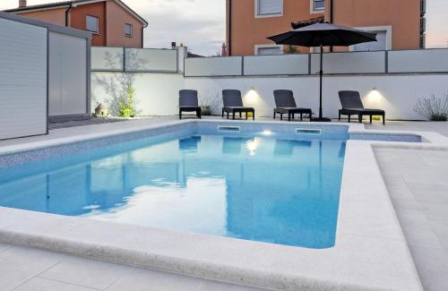 Liznjan Casa | Casa Tara Three-Bedroom Holiday Home