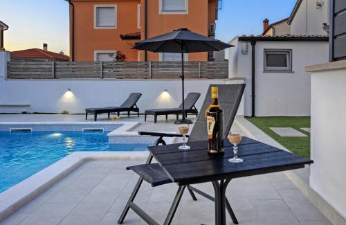 Liznjan Casa | Casa Tara Three-Bedroom Holiday Home