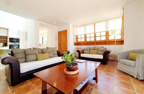 Costa Adeje Villa | Casa Tauro ubicada en el pueblo costero de La Caleta, sur de Tenerife