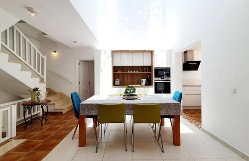 Costa Adeje Villa | Casa Tauro ubicada en el pueblo costero de La Caleta, sur de Tenerife