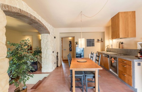 Castelo de Vide Apartamento | Casa Terra is nestled on the edge of an olive farm with a swimming pool