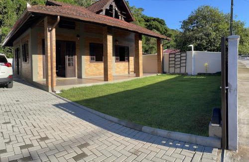 Governador Celso Ramos Casa | Casa Tijolinho a Vista - 150 mt praia