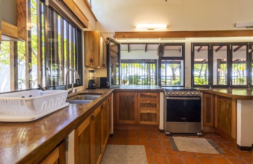 Esterillos Oeste Casa | Casa Tortuga - Beachfront House