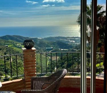 Sayalonga Casa | Casa Tranquila Apartment mit atemberaubendem Meerblick Balkon Incl Badezimmer