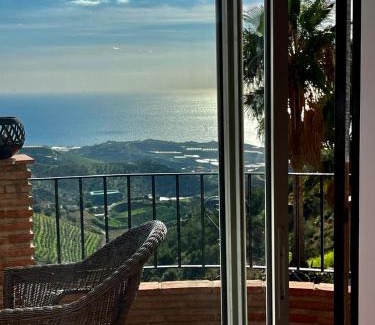 Sayalonga Casa | Casa Tranquila Apartment mit atemberaubendem Meerblick Balkon Incl Badezimmer